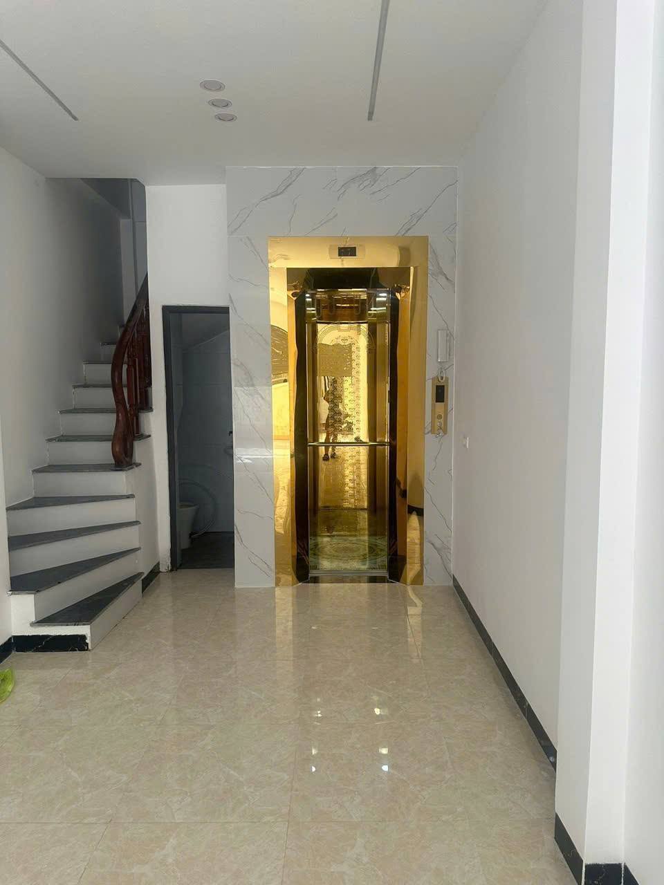 Cho thuê nhà Phố Hưng Phúc, Yên Sở 6 tầng x 35m2, 5 ngủ, 16 Triệu thang máy KD, ở đỉnh - Ảnh chính